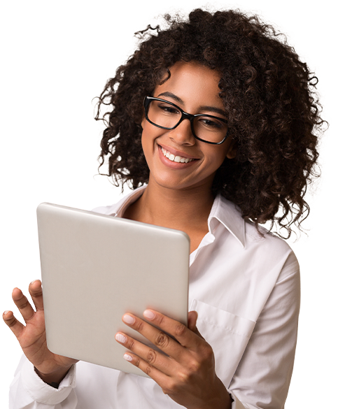 Pessoa sorrindo representando a conexão com advogados